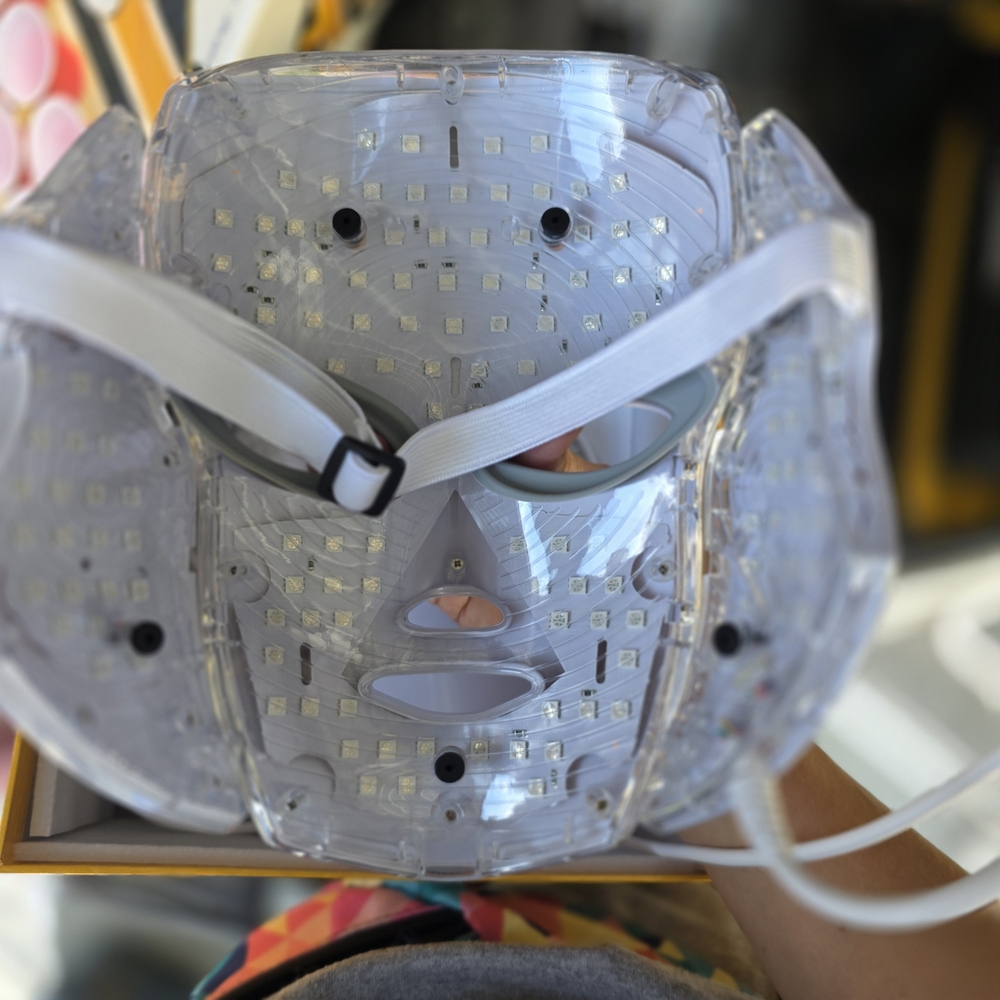 LED Beauty Face and Neck Mask - White - Picture 4 of 6